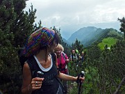 44 Salendo in Campagano tra pini mugo